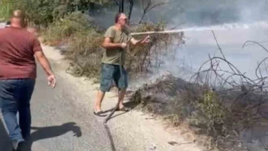 Efeler'deki yangına itfaiye ekiplerinden hızlı müdahale