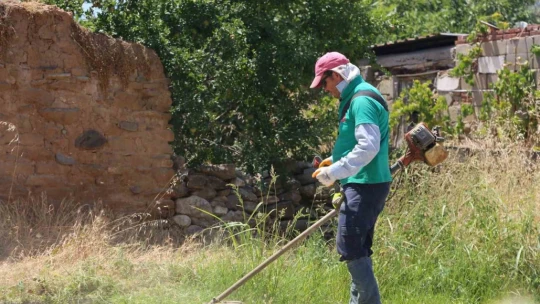 Efeler'in çalışmalarıyla mahalleler daha temiz ve düzenli