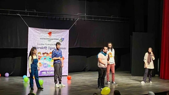 Efeler'in çocukları sanatla büyüyor