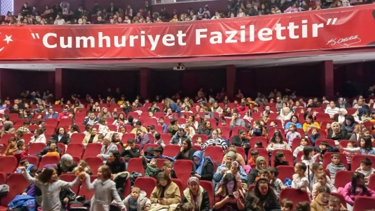 Efeler'in çocukları sanatla büyüyor