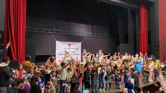 Efeler'in çocukları sanatla büyüyor