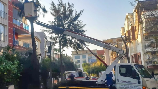 Efeler'in ekipleri kent genelinde çalışmalarını sürdürüyor