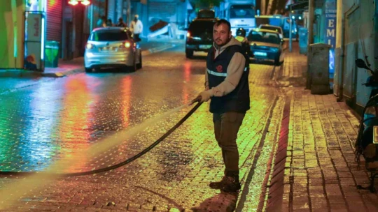 Efeler'in ekipleri tertemiz bir kent için çalışıyor