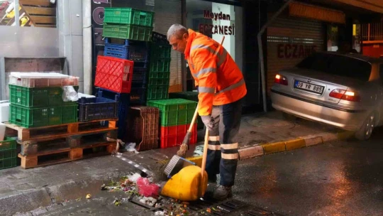 Efeler'in ekipleri tertemiz bir kent için çalışıyor