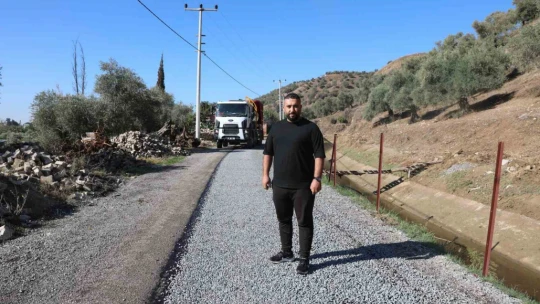 Efeler'in ekipleri yolları yeniliyor