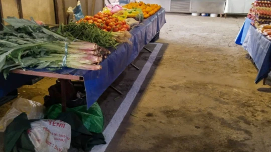 Efeler'in ekiplerinden pazar alanlarında düzenleme