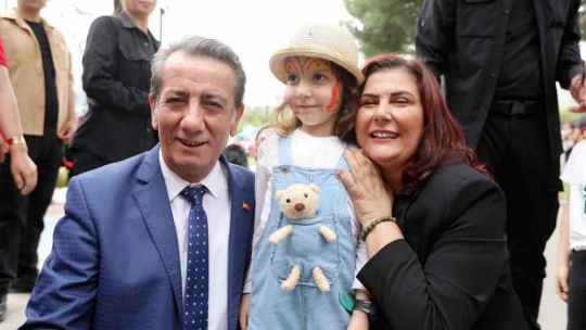 Efeler'in minikleri 23 Nisan'ı coşkuyla kutladı