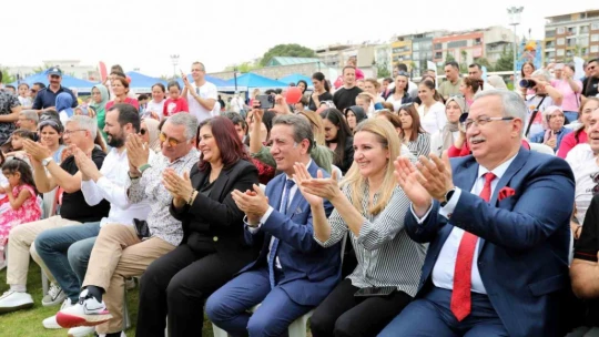 Efeler'in minikleri 23 Nisan'ı coşkuyla kutladı