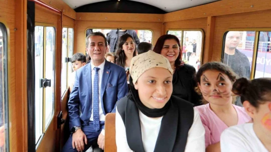 Efeler'in minikleri 23 Nisan'ı coşkuyla kutladı