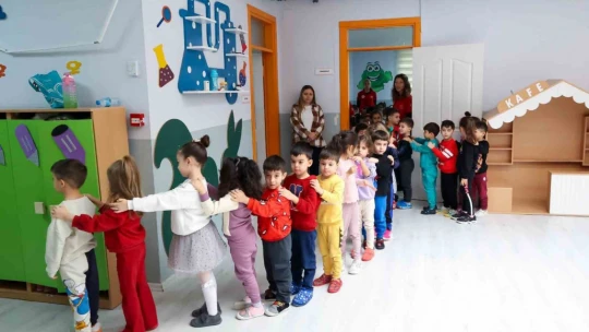 Efeler'in miniklerine deprem ve yangın tatbikatı verildi