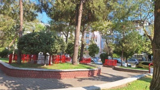 Efeler'in parkları yenileniyor
