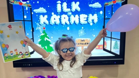 Efelerin minikleri karnelerini aldı