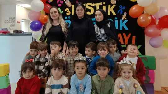 Efelerin minikleri karnelerini aldı