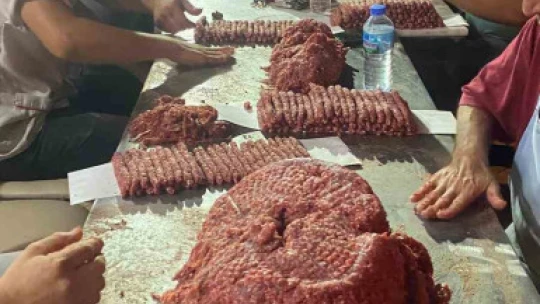 Ege'de düğün sezonu başladı, köfte yoğurmak meslek oldu
