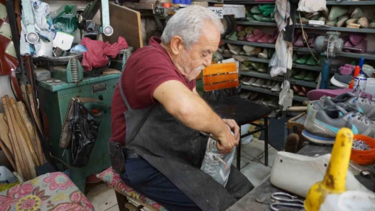 Eğitim sezonu başladı, ayakkabı ve çanta tamiri yoğunlaştı
