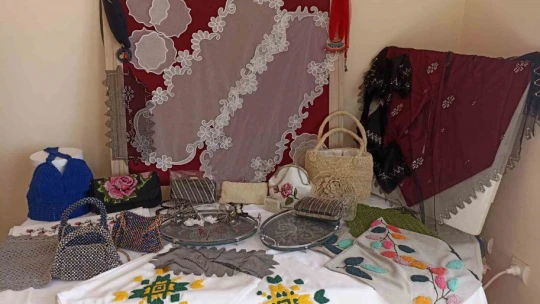 El Sanatları Kursu'na katılan kadınlar hünerlerini sergiledi