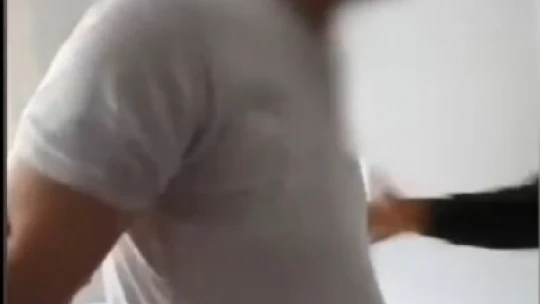 Elbise dolabından hırsız çıktı