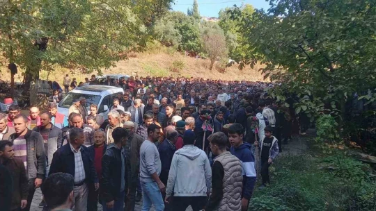 Elim kazada hayatını kaybeden anneanne ve torunu son yolculuğuna uğurlandı