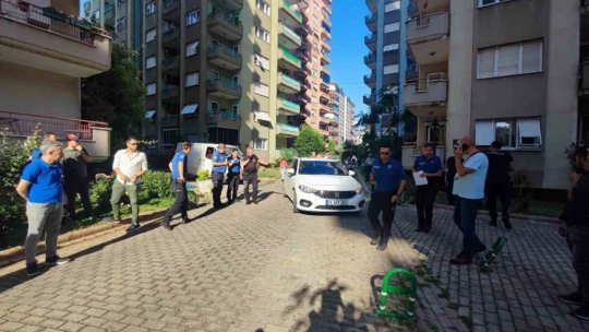 Emekli polis apartman görevlisini silahla yaraladı