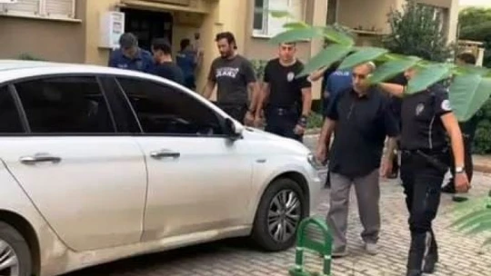 Emekli polis apartman görevlisini silahla yaraladı