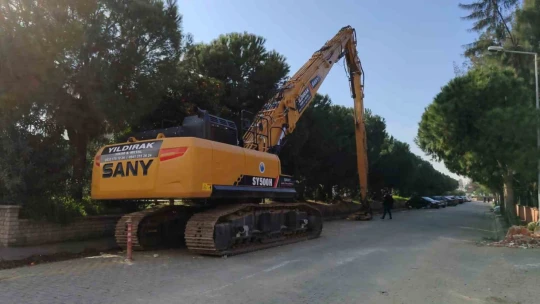 Emniyet binasında yıkım başladı