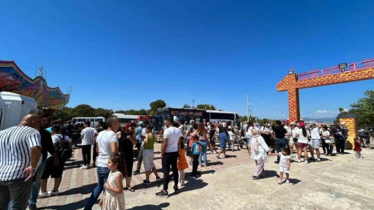 Engel tanımayan gençler lunaparkta gönüllerince eğlendi