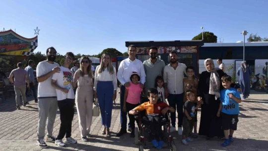 Engel tanımayan gençler lunaparkta gönüllerince eğlendi