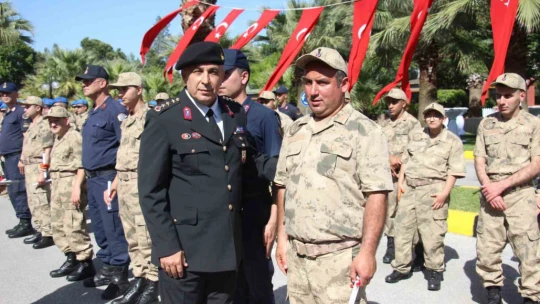 Engelli bireyler temsili askerlikle üniforma giyerek yemin etme gururunu yaşadı