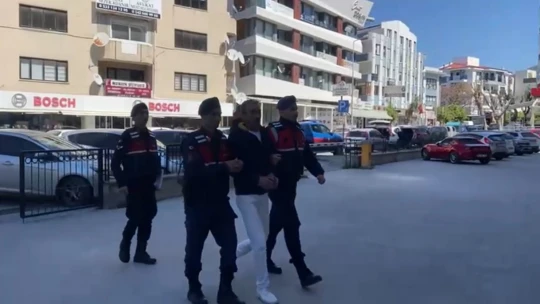 Eşini 20 balta darbesiyle öldüren zanlı Kuşadası'nda jandarmaya yakalandı