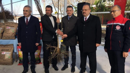 Eski Tarım ve Orman Bakanı Pakdemirli: 'Evlatlarımızı tarım yapmaya ikna etmemiz gerekiyor'