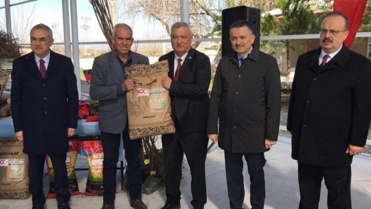 Eski Tarım ve Orman Bakanı Pakdemirli: 'Evlatlarımızı tarım yapmaya ikna etmemiz gerekiyor'