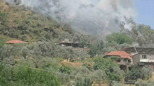 Evde çıkan yangın araziye sıçradı