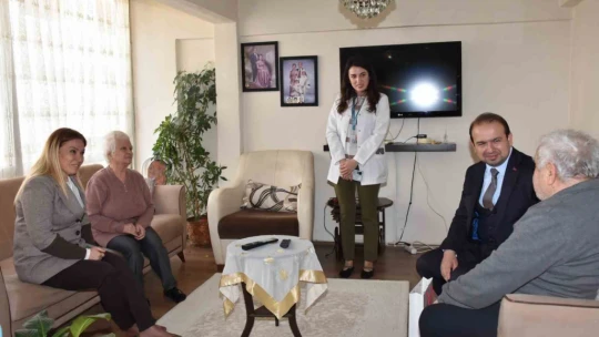 Evde sağlık hizmeti alan hastalar takip ediliyor