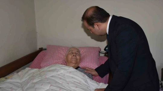 Evde sağlık hizmeti alan vatandaşlar yalnız bırakılmıyor