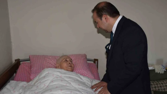 Evde sağlık hizmeti alan vatandaşlar yalnız bırakılmıyor