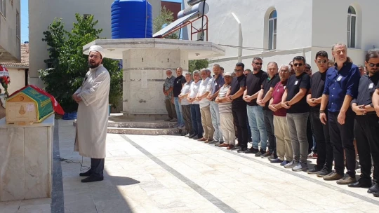 Evinde ölü bulunan yarış spikeri toprağa verildi