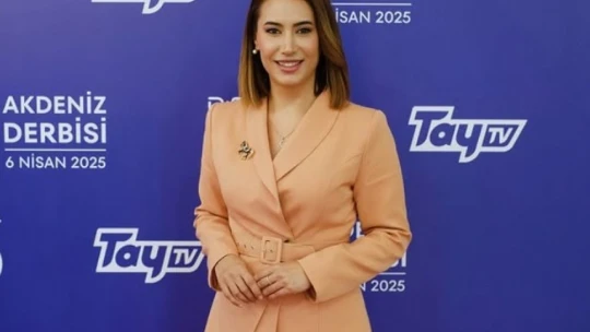 Evinde ölü bulunan yarış spikeri toprağa verildi