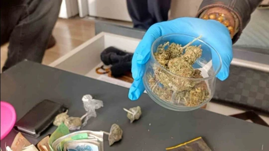 Evini uyuşturucu imalathanesine dönüştüren şüpheli yakalandı