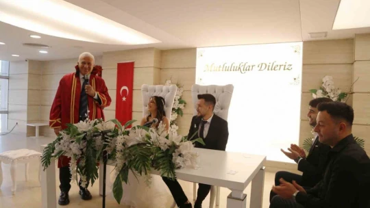 Evlenmek için 29 Şubat'ı seçtiler