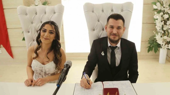 Evlenmek için 29 Şubat'ı seçtiler