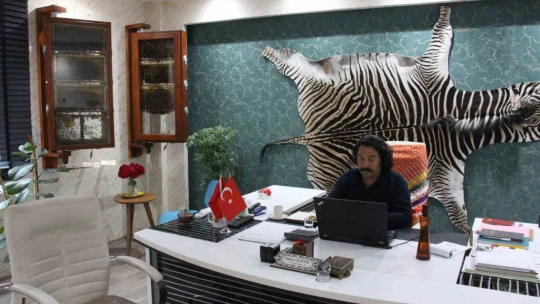 Fabrikasında 5 bin işçi ile 'bal' gibi çalışıyor