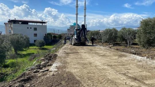 Feslek Mahallesi'nde yol yapım çalışmaları devam ediyor