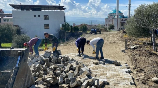 Feslek Mahallesi'nde yol yapım çalışmaları devam ediyor