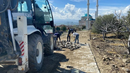 Feslek Mahallesi'nde yol yapım çalışmaları devam ediyor
