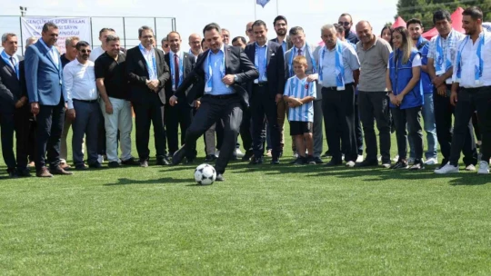 FIFA standartlarındaki futbol sahası törenle açıldı