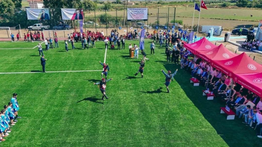 FIFA standartlarındaki futbol sahası törenle açıldı