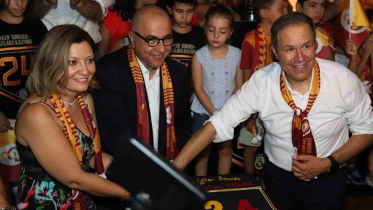 Galatasaray'ın şampiyonluğu Kuşadası'nda muhteşem bir geceyle kutlandı