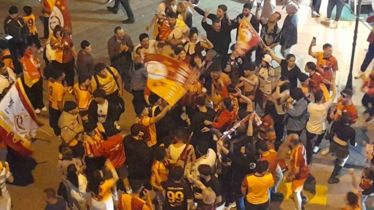 Galatasaray'ın şampiyonluğu Kuşadası'nda kutlandı