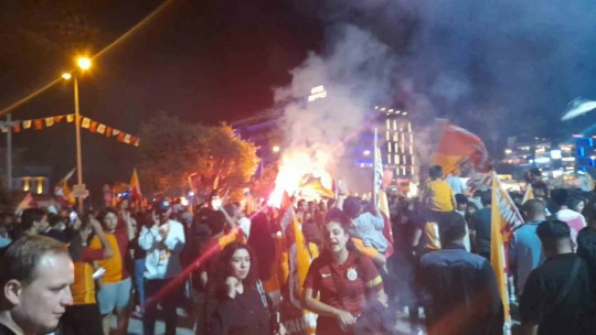 Galatasaray'ın şampiyonluğu Kuşadası'nda kutlandı