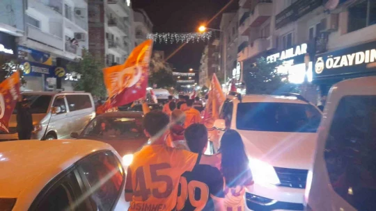 Galatasaray'ın şampiyonluğu Kuşadası'nda kutlandı